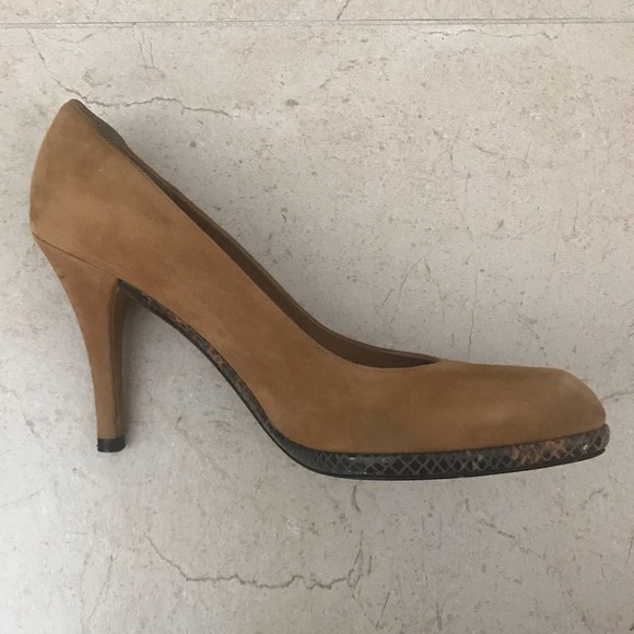 Stuart Weitzman Purist Camel Suede Pamps - Picture 3 of 11